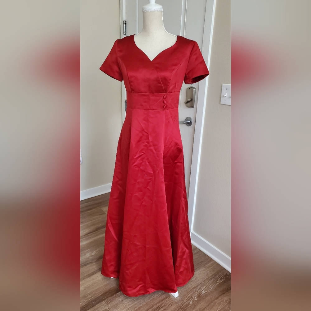 Elegant Red Dress: Size 6